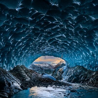 1. Platz: Manuel Plaickner - Gletscherhöhle im Abendlicht